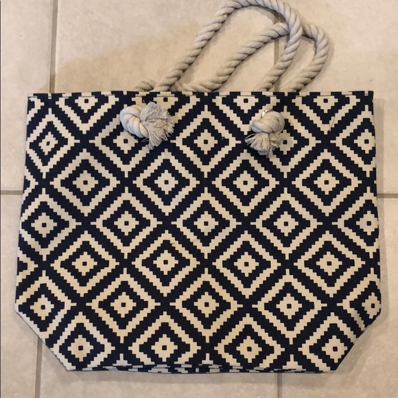 summer & rose Handbags - NWOT Summer & Rose Tote